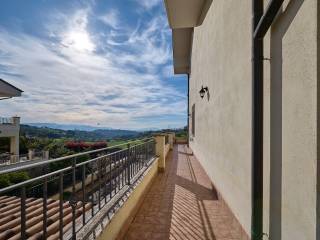 balcone perimetrale piano primo