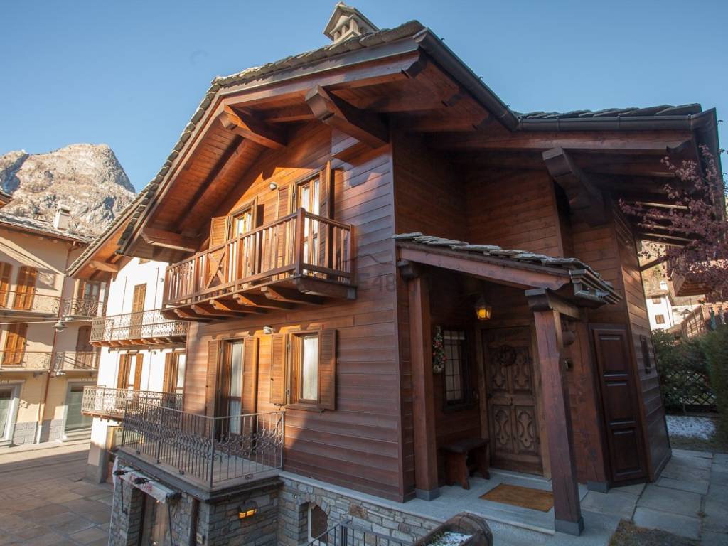 LUXURY CHALET IN COURMAYEUR AFFITTO