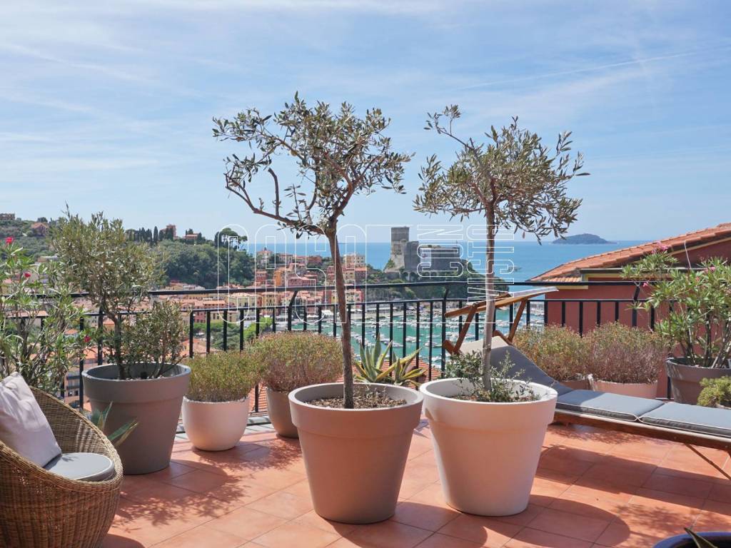 Terrazza con vista mare