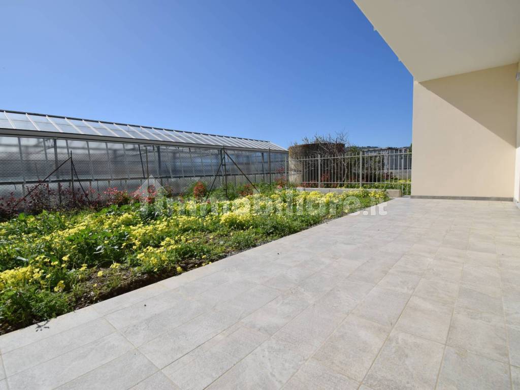 Terrazzo e giardino privato