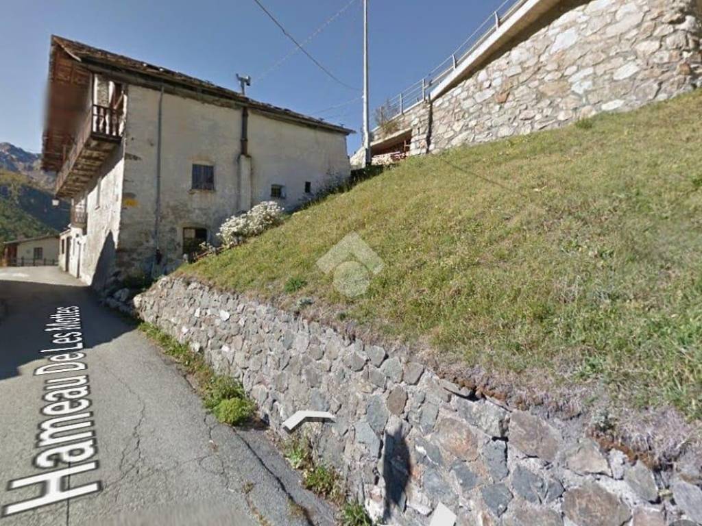 fabbricato e terreno di pertinenza