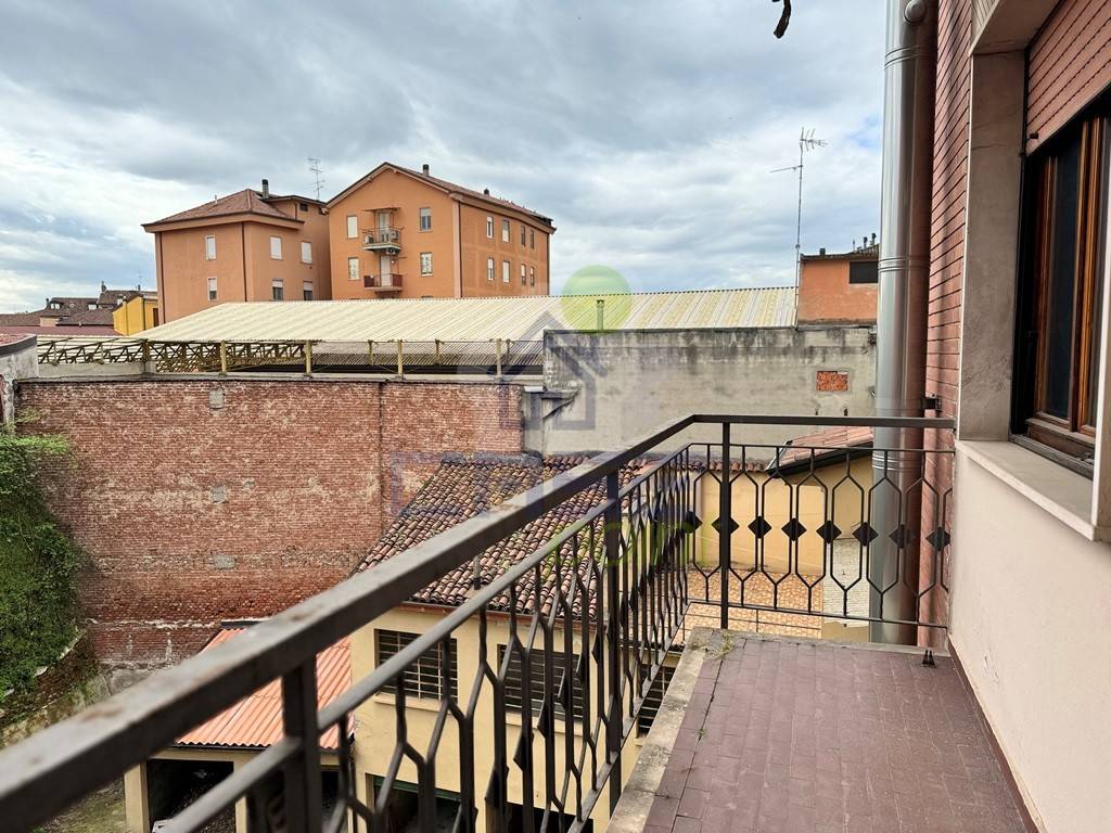 BALCONE CUCINA OPP.JPG