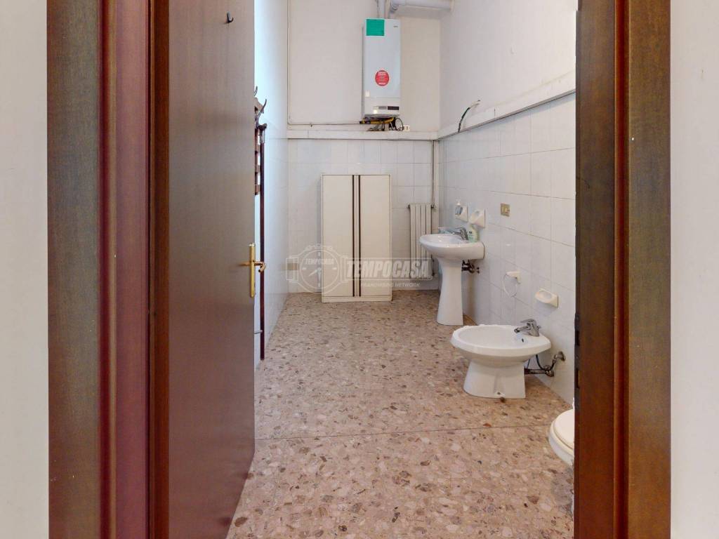 SF161-Negozio-Bathroom
