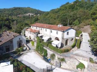 Villa d'epoca con piscina e terreno nel Mugello