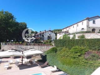 Villa d'epoca con piscina e terreno nel Mugello