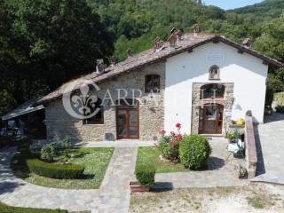 Villa d'epoca con piscina e terreno nel Mugello