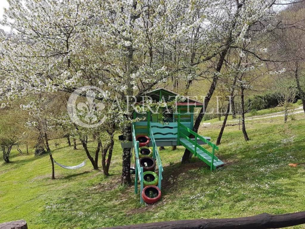 Villa d'epoca con piscina e terreno nel Mugello