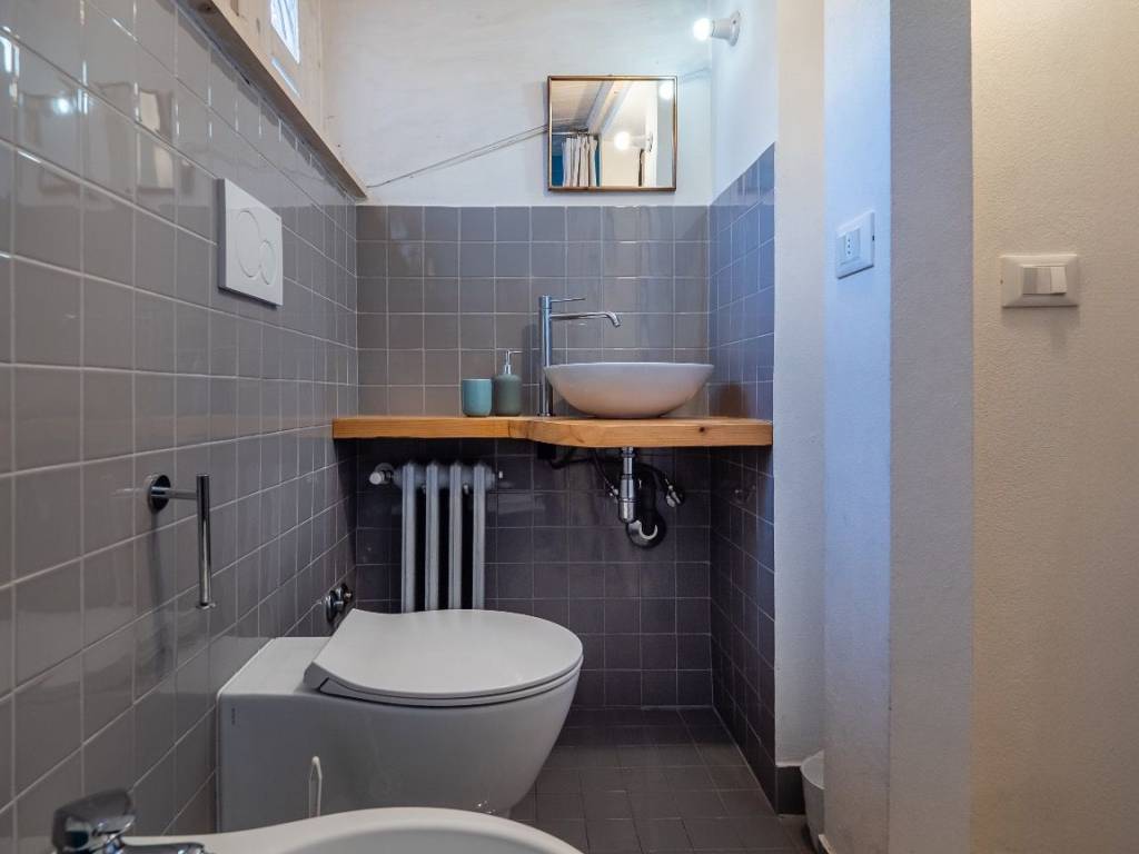 Bagno Finestrato con Doccia Piano Mansardato