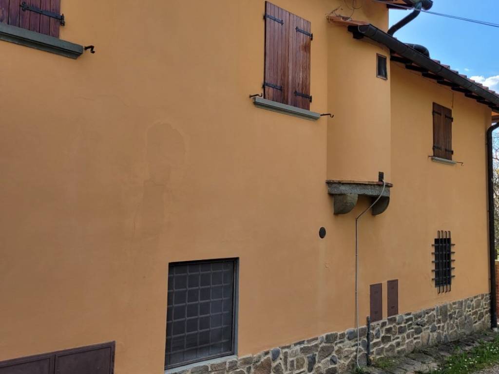 Reggello - Olmo vendesi bifamiliare con giardino