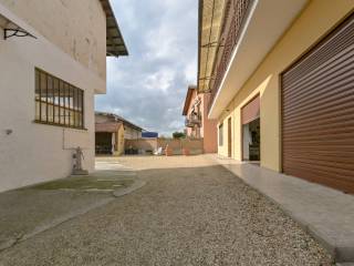 ALTRA PROSP.LAT.CORTILE