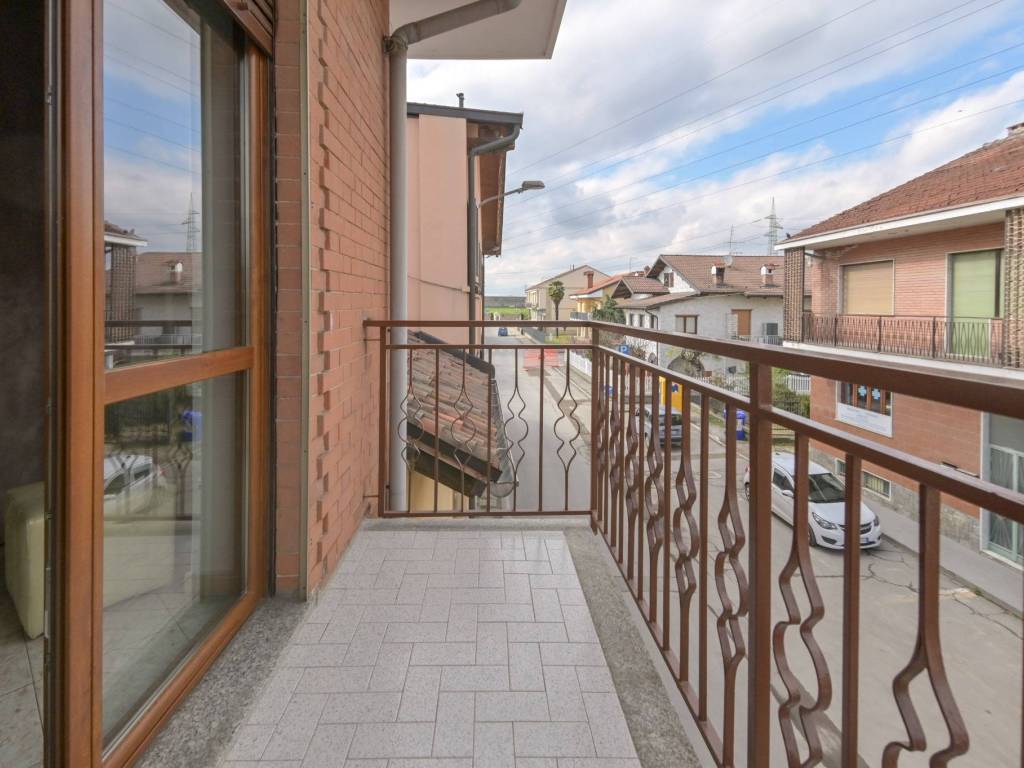 2 BALCONE STRADA