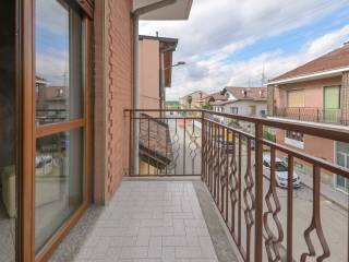 2 BALCONE STRADA