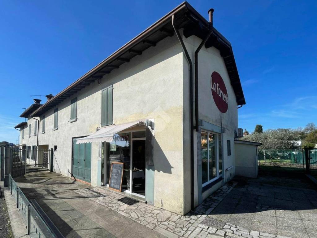 Attività commerciale via case sparse serraglie 65, manerba del garda