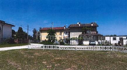 Palazzo - Stabile in vendita a Concamarise