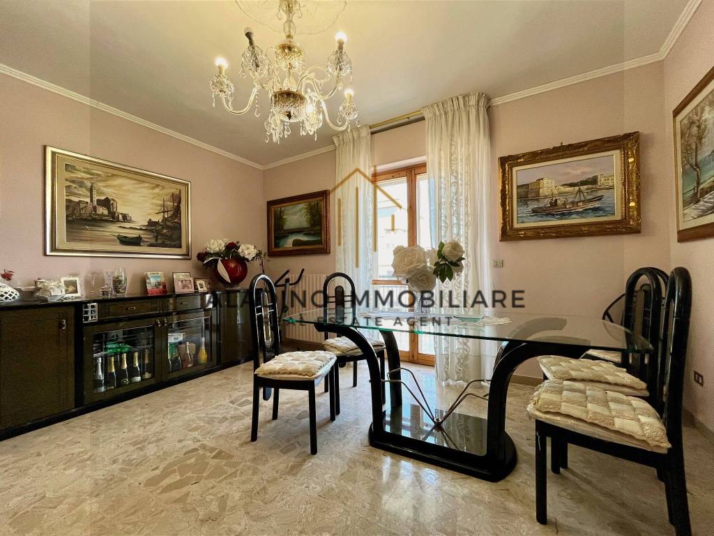 Vendita Appartamento Trani. Quadrilocale in via Gran Bretagna 36. Buono ...