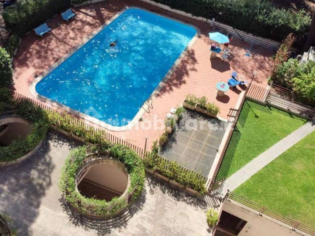 piscina condominiale