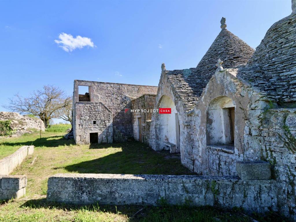 Trulli da ristrutturare in vendita 