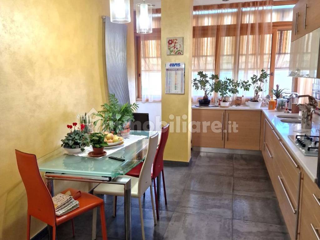 cucina abitabile con veranda