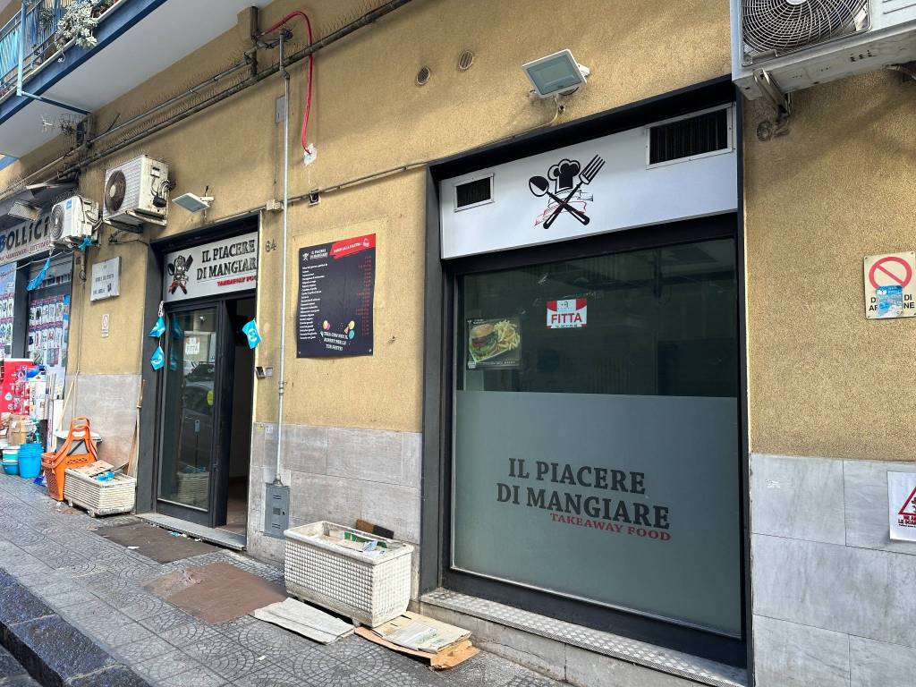 Locale commerciale via antonio e luigi sementini 46, rione alto, napoli