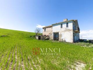 Casale in vendita nelle Marche vista mare