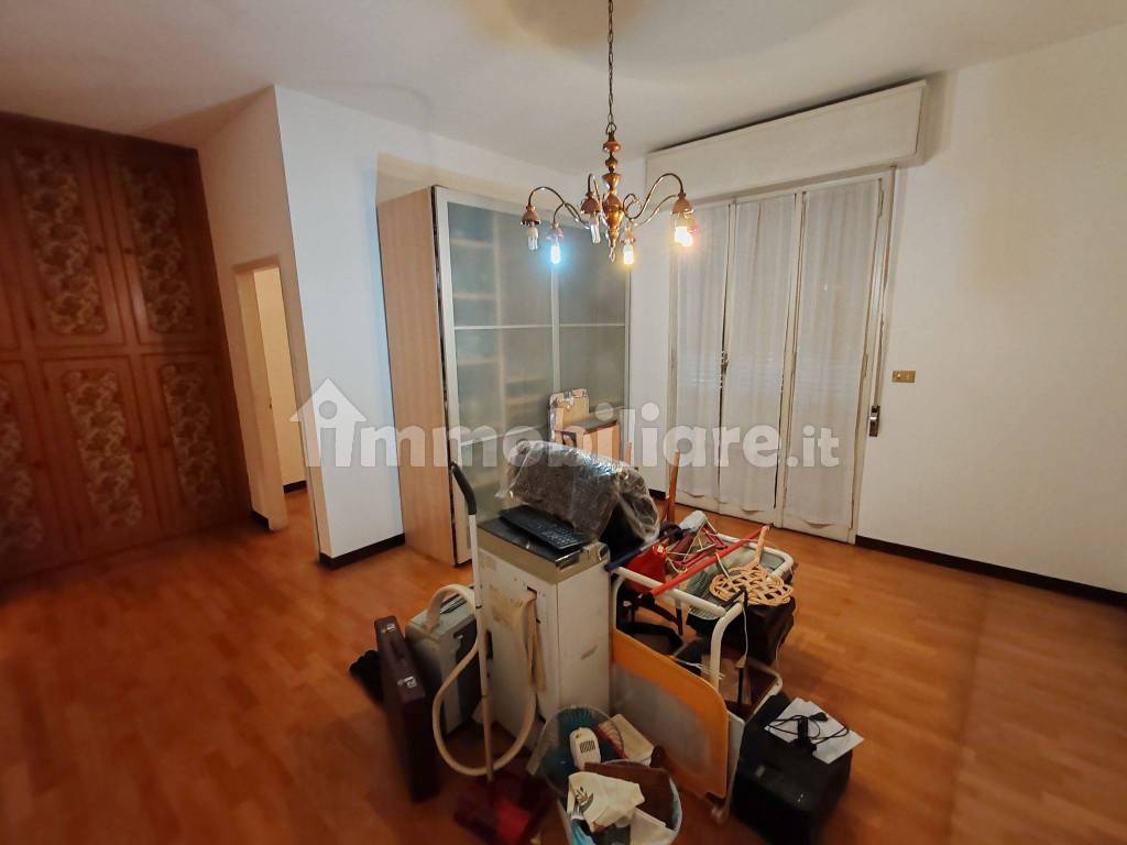 Rent Apartment Modena. 4room flat, Good condition, second floor