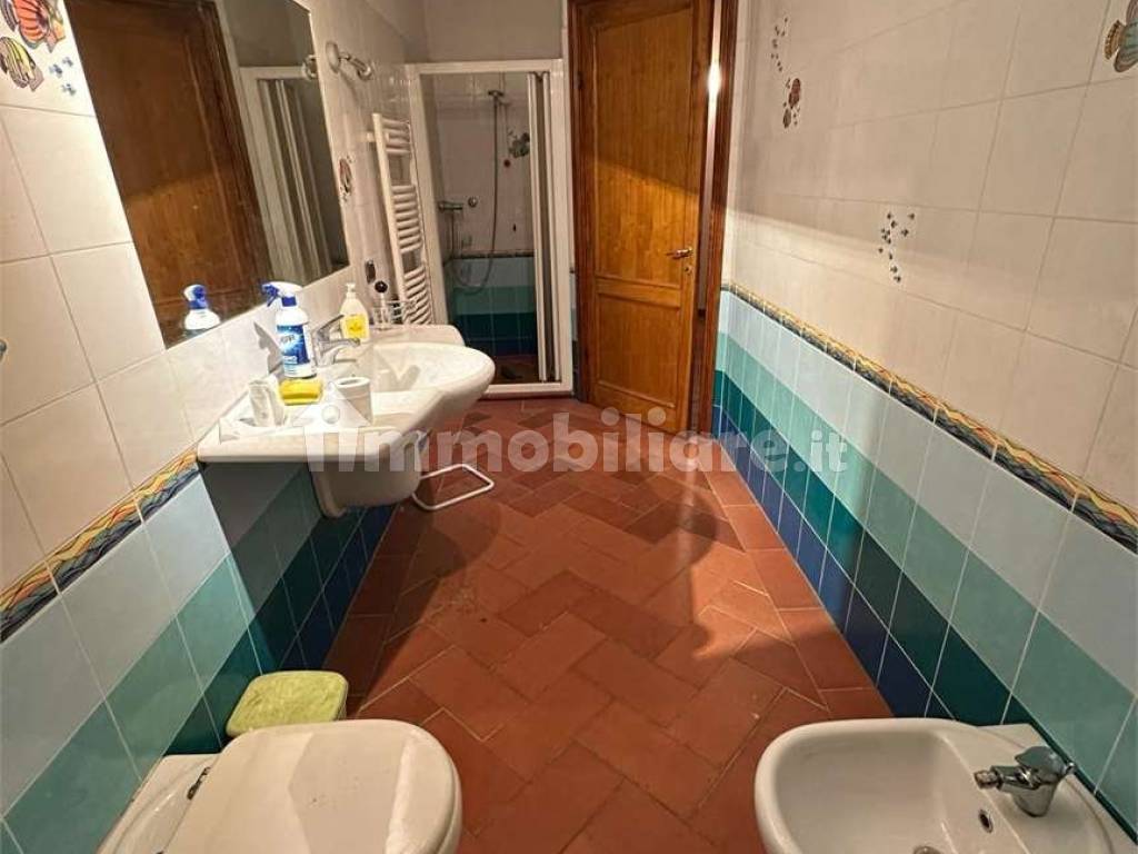 Bagno con doccia al secondo piano