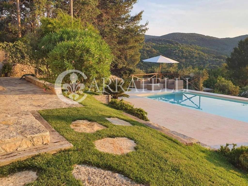 villa con piscina all argentario