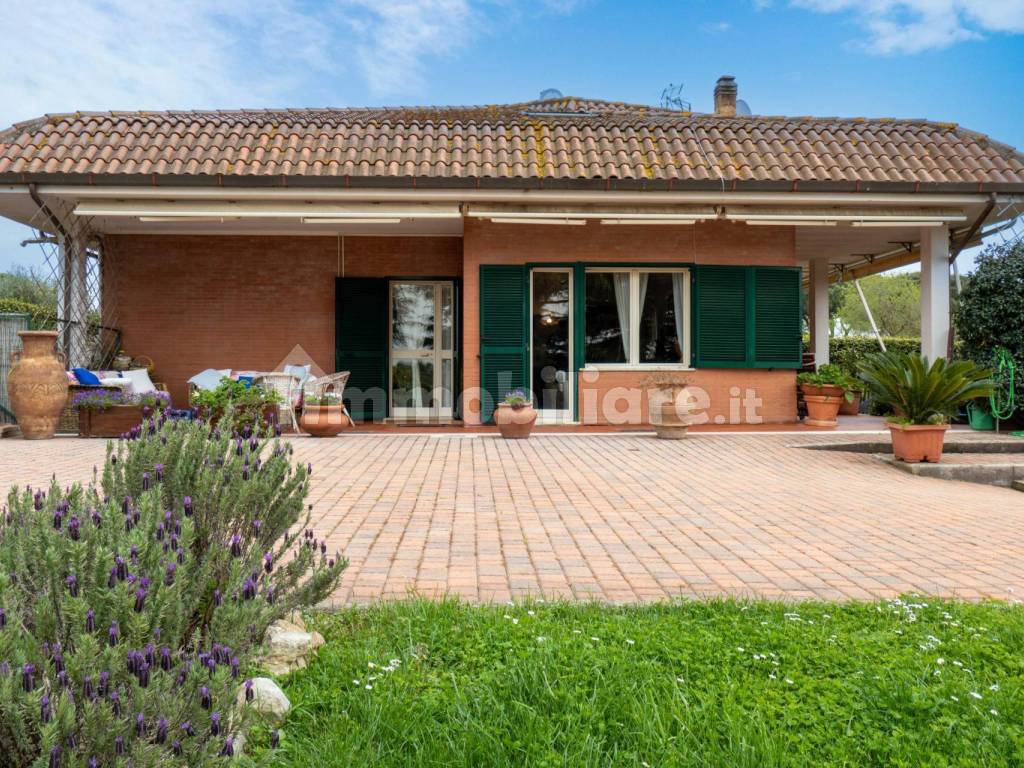 Sale Two-family villa in via Braccianense Rome. Good condition, parking ...