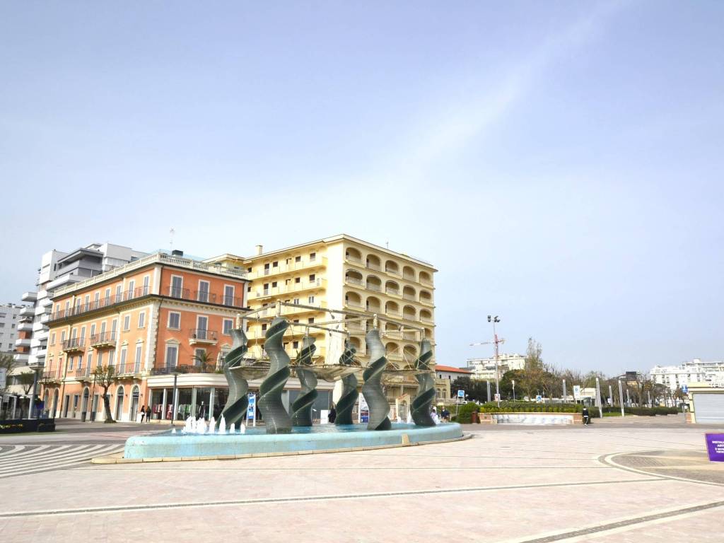 Posto auto - moto viale ippolito nievo, centro, riccione