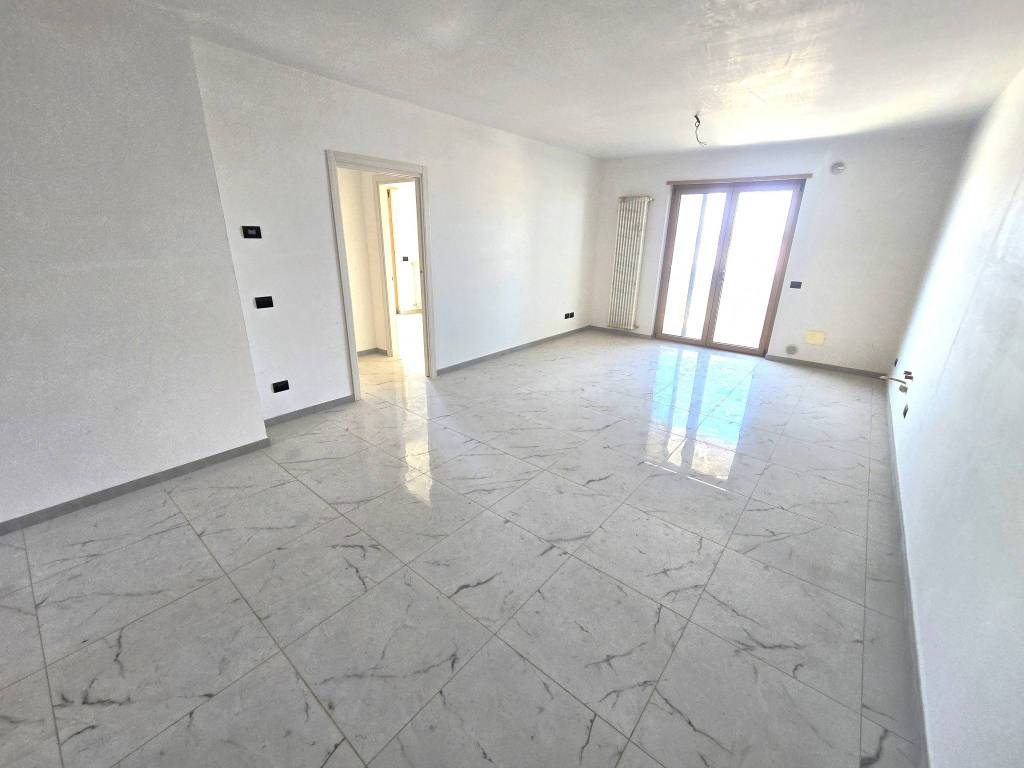 Trilocale corso giuseppe garibaldi 110, casamassima