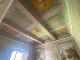 sala con affreschi