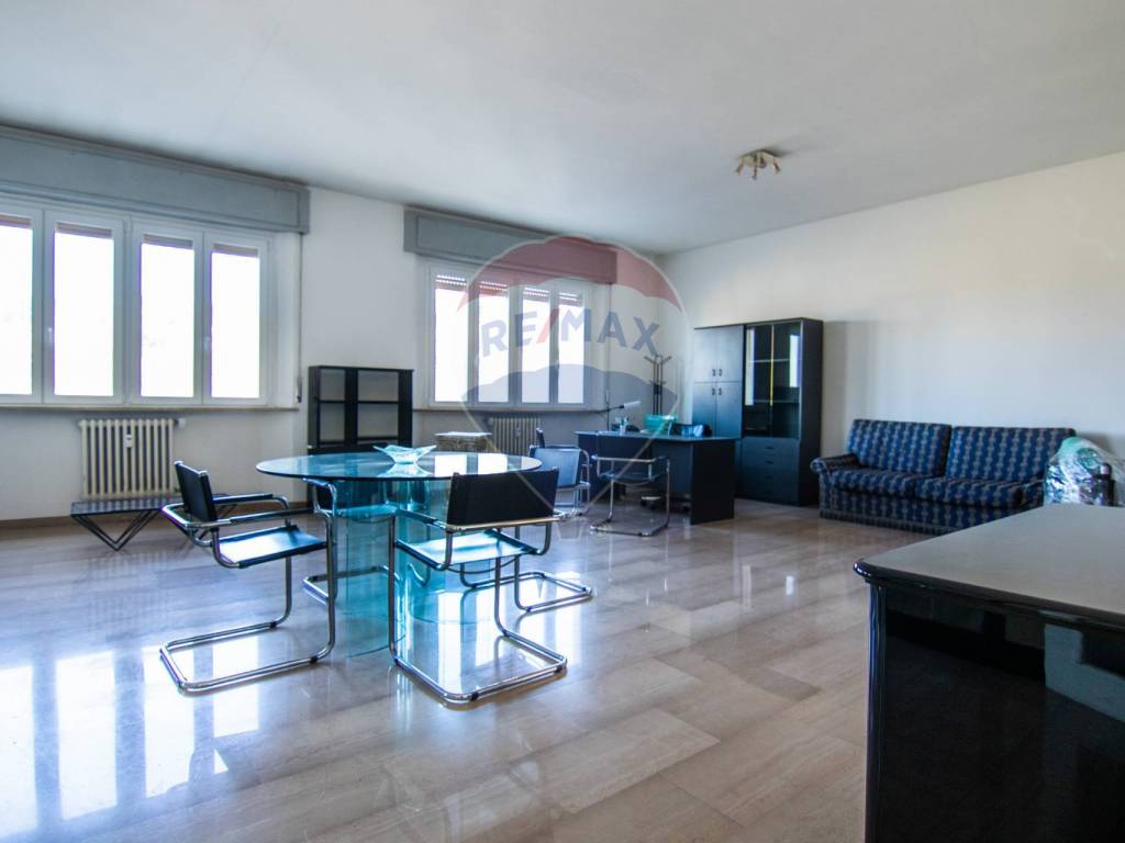 Sale Apartment Ancona. 4room flat, Good condition, first floor, with