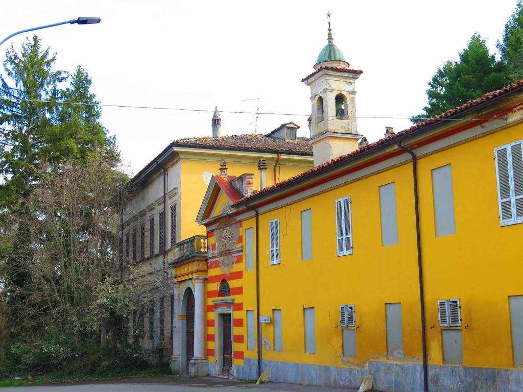 vista dell'esterno da via Carenzi