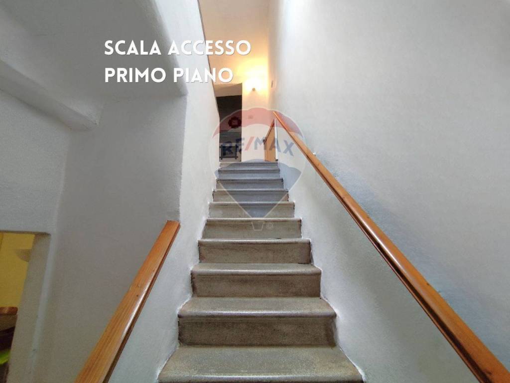 Scala di accesso al piano