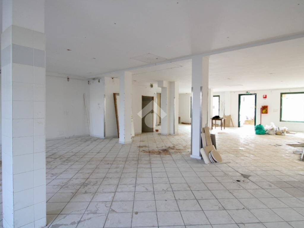Locale commerciale via cavalieri di vittorio veneto 8, stezzano