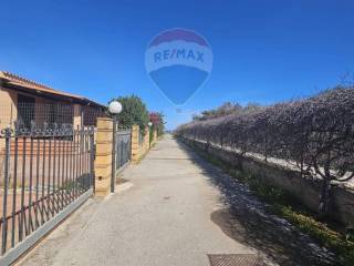 Foto - Vendita villetta con giardino, Campofelice di Roccella, Costa Tirrenica Siciliana