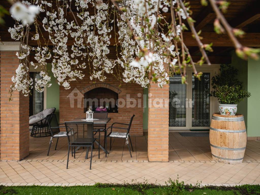 portico con barbecue