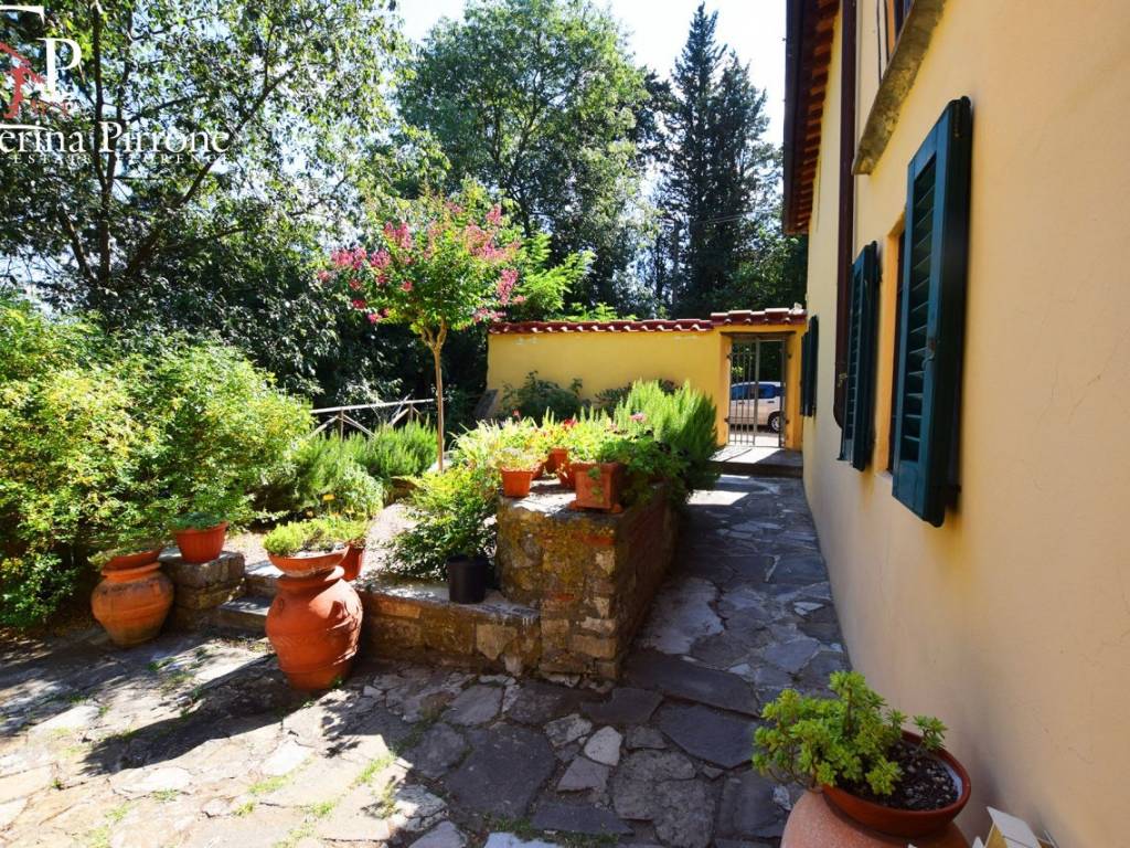 FIESOLE SIECI VENDESI TERRATETTO CON GIARDINO