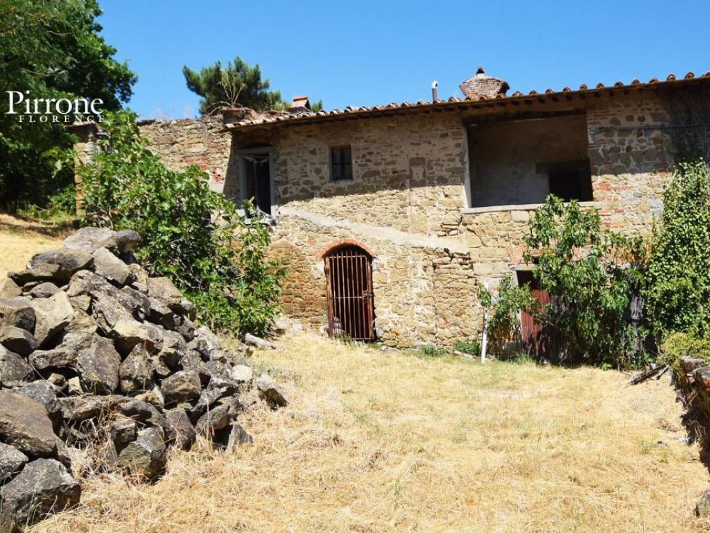 Rignano sull'Arno - Bisticci vendesi colonica da ristrutturare