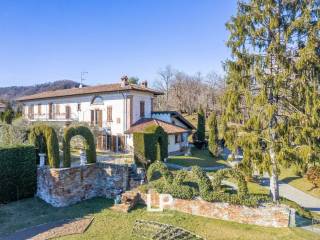 Foto - Vendita villa con giardino, Comabbio, Lago Maggiore