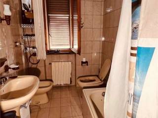 Bagno con vasca secondo immobile