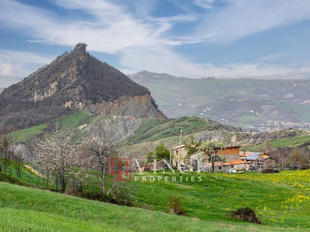 Agriturismo con terreno agricolo