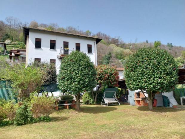 Villa con giardino