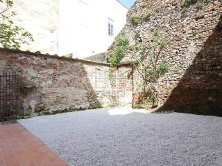 appartamento con giardino centro storico lucca.JPG