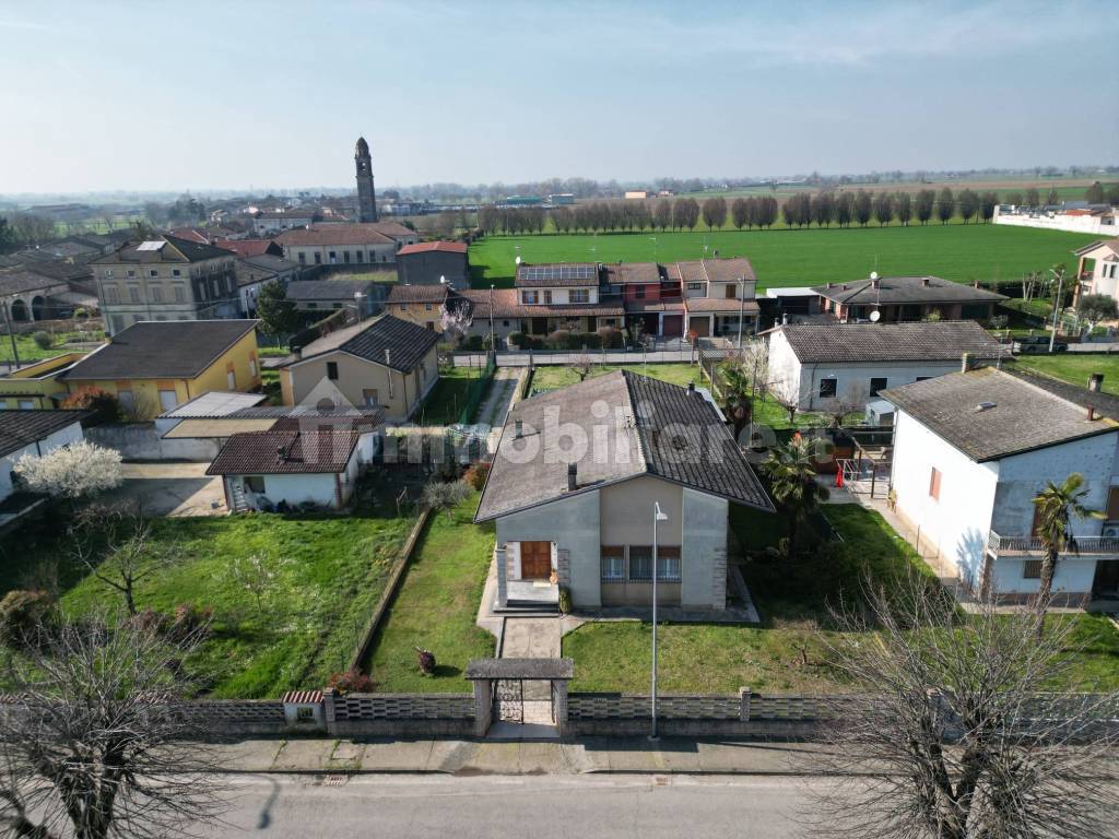 Vendita Villa Unifamiliare In Via Aldo Moro 69 Acquanegra Sul Chiese vendita-villa-unifamiliare-in-via-aldo-moro-69-acquanegra-sul-chiese