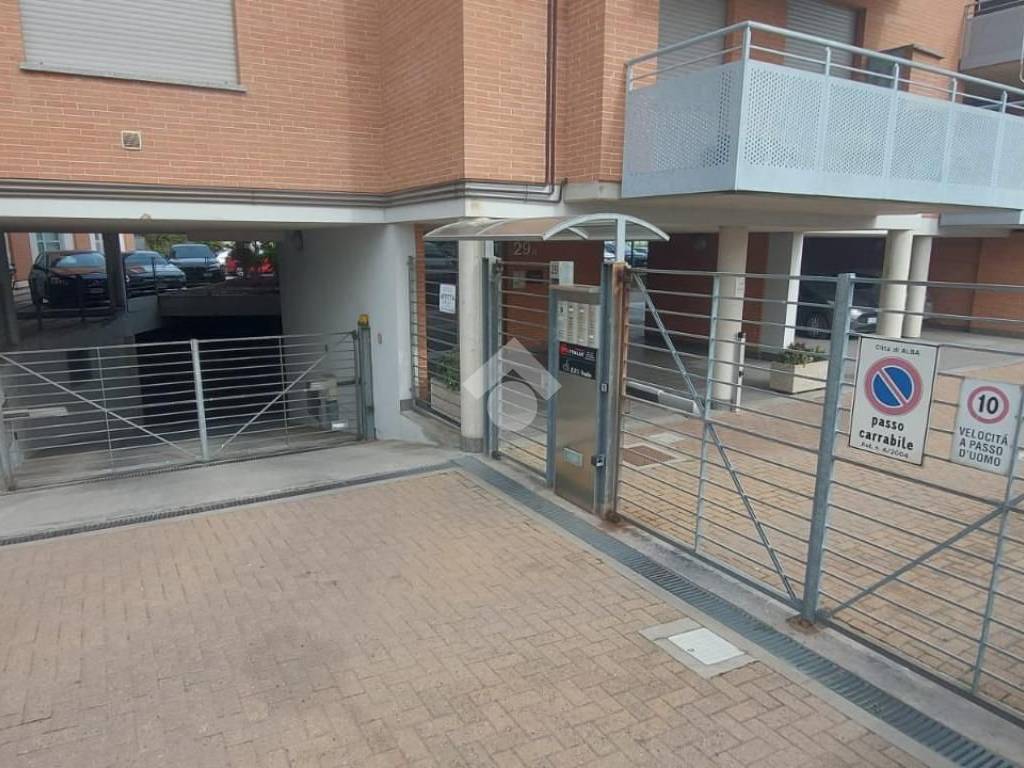 Garage - box via vivaro 29, borgo piave, corso europa, zona ferrero, alba