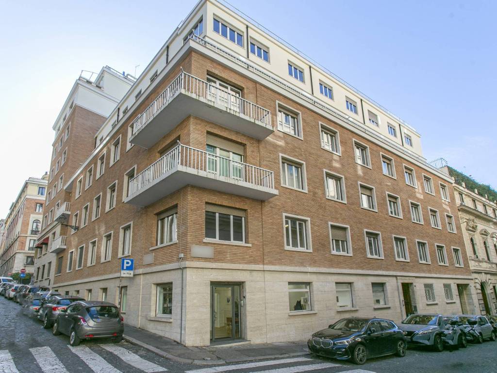 Ufficio - studio via di san nicola da tolentino 15, barberini, roma