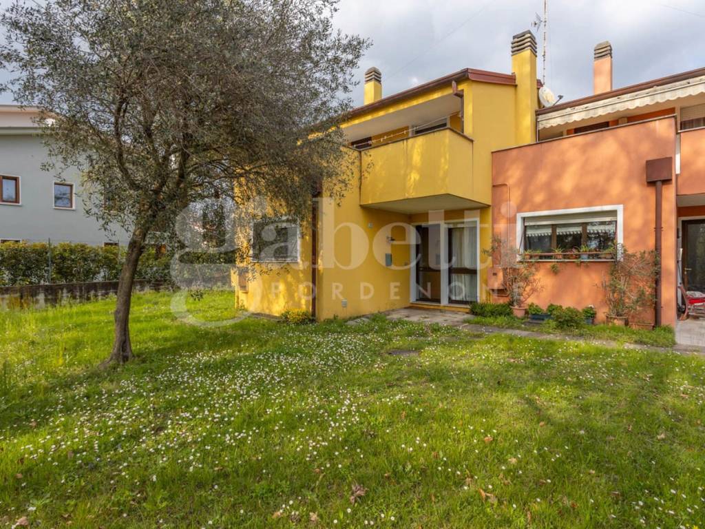 Villa a schiera via cappuccini, 73, cappuccini, pordenone