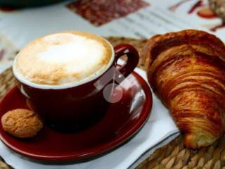 colazione-cappuccino-caffè-e1548672995688