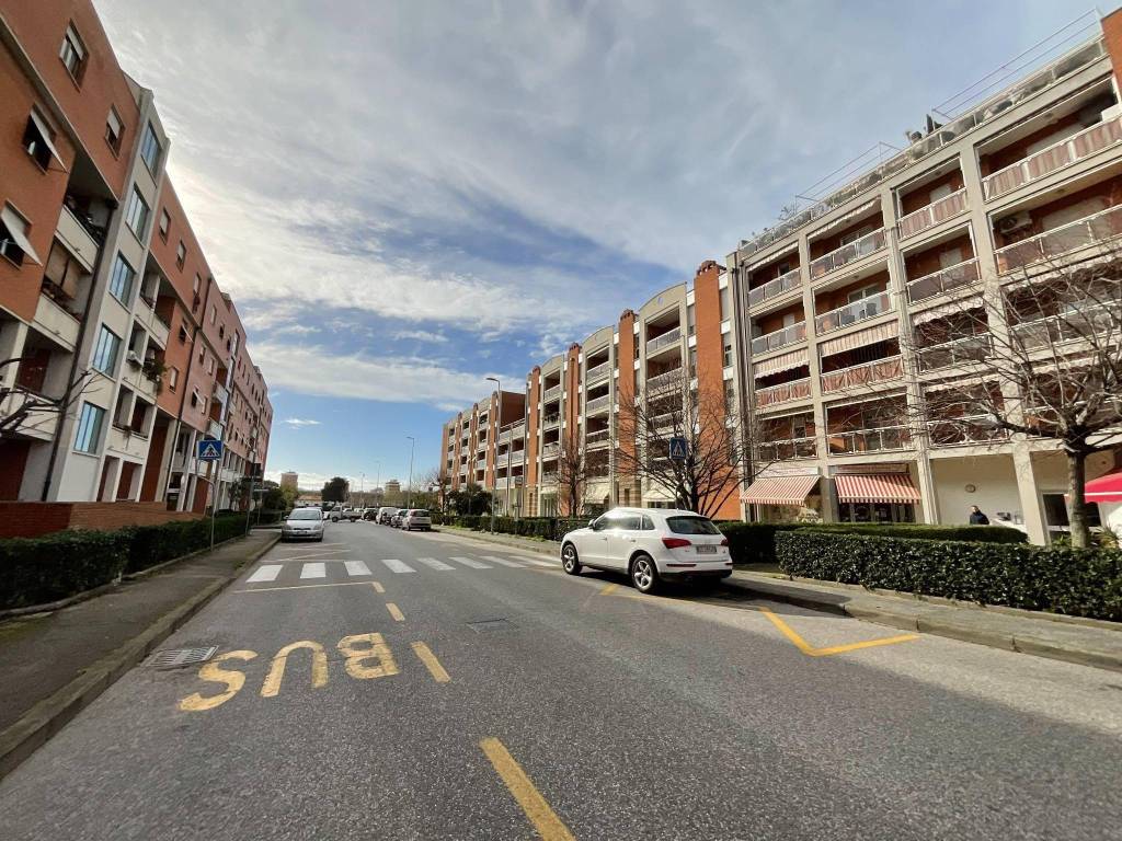 Attività commerciale con laboratorio via inghilterra 15, scopaia, livorno